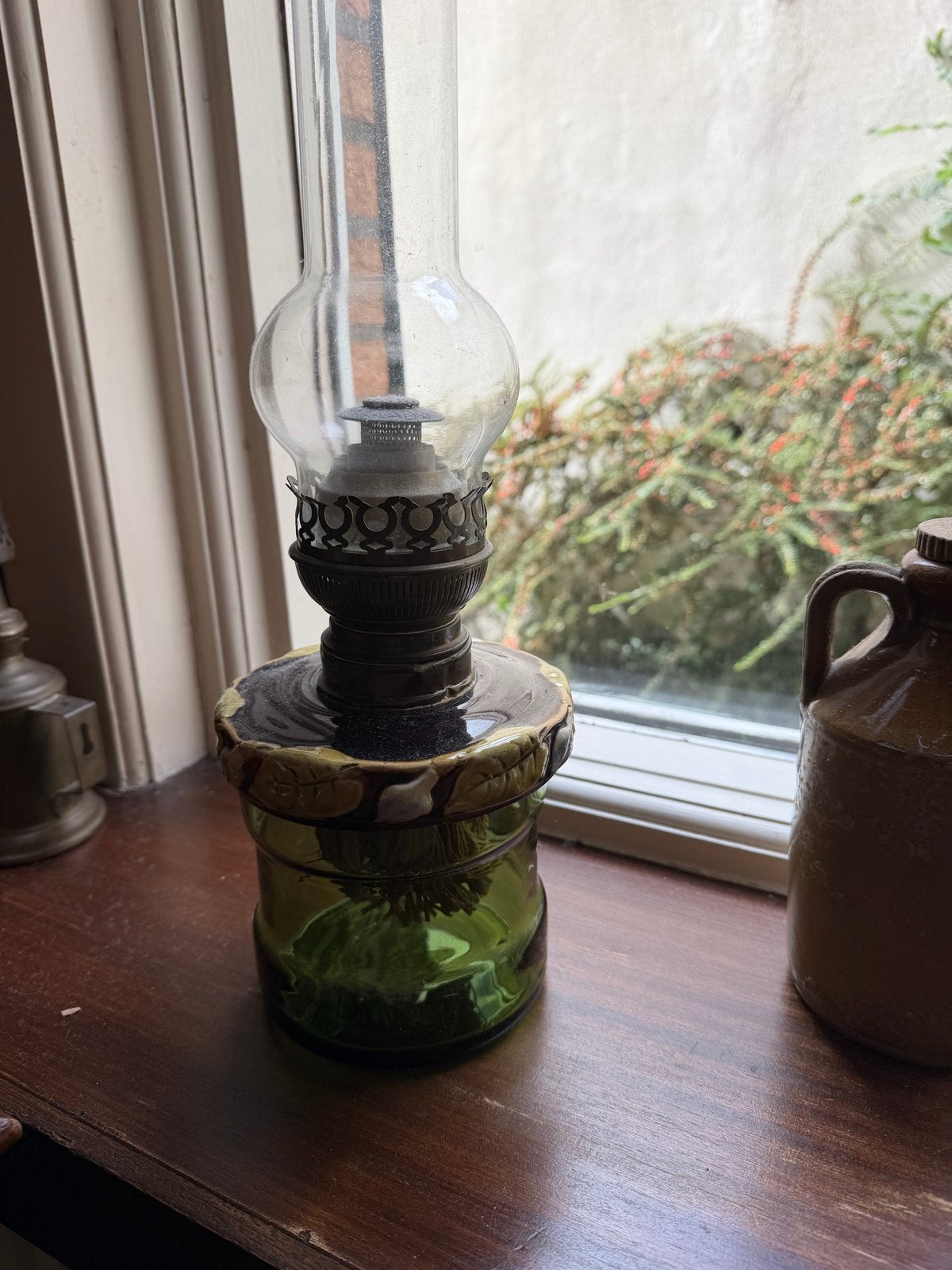 Antieke olielamp met groene glazen voet, Ophalen