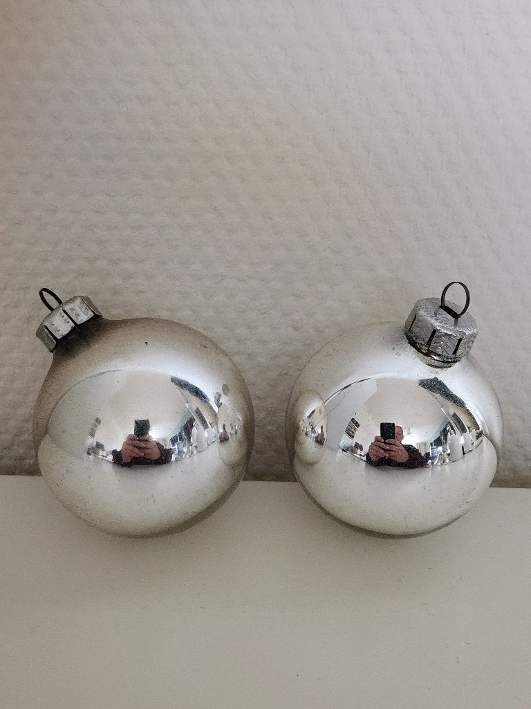 2x Vintage zilveren kerstballen - GDR, Ophalen of Verzenden, Gebruikt