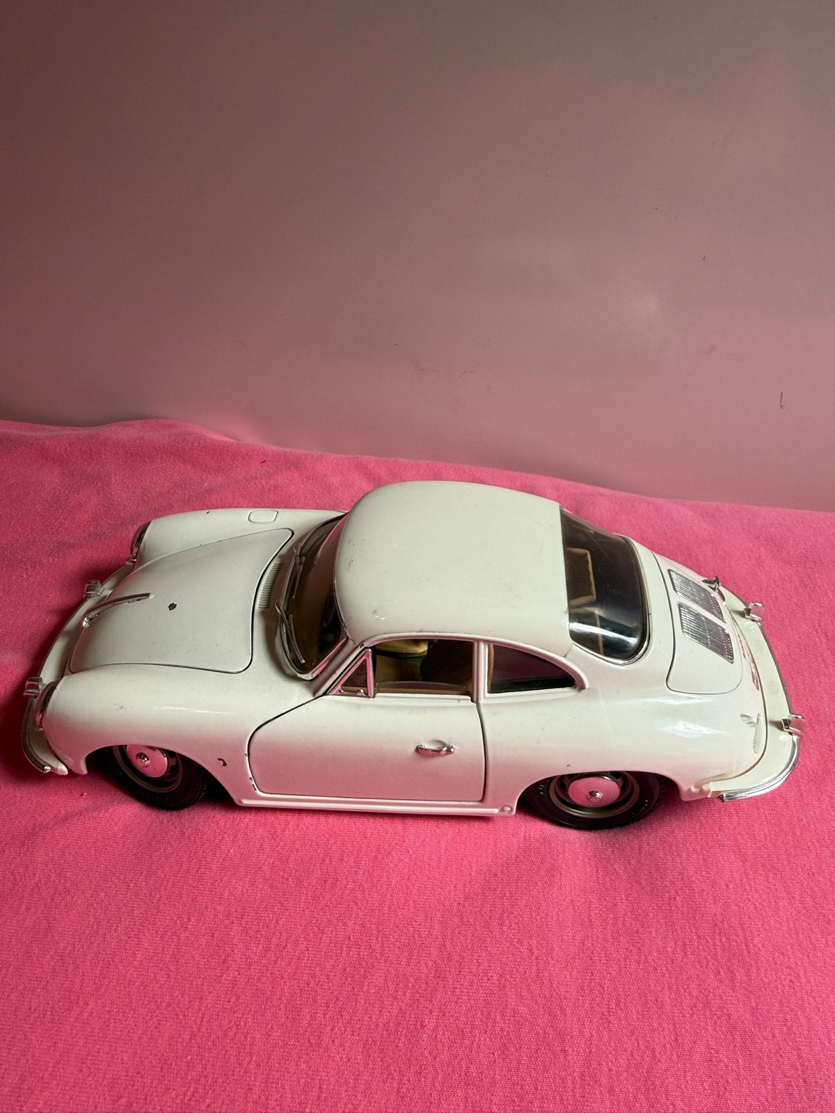 Burago Porsche 356 B (1961) schaalmodel 1/18, Hobby en Vrije tijd, Ophalen, Gebruikt, Auto, Bburago