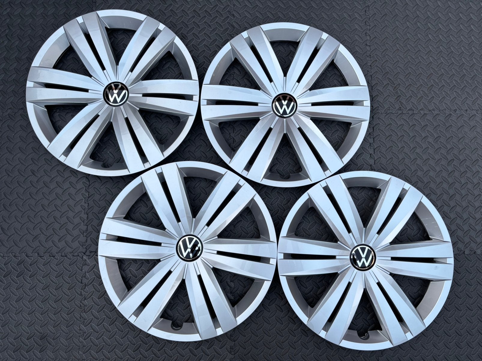 Set orig Volkswagen Caddy, Touran en Golf wieldoppen 16 inch, Ophalen of Verzenden, Gebruikt