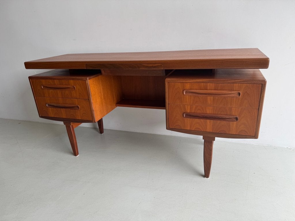 Vintage bureau van G-Plan by V.Wilkins., Verzenden, Zo goed als nieuw