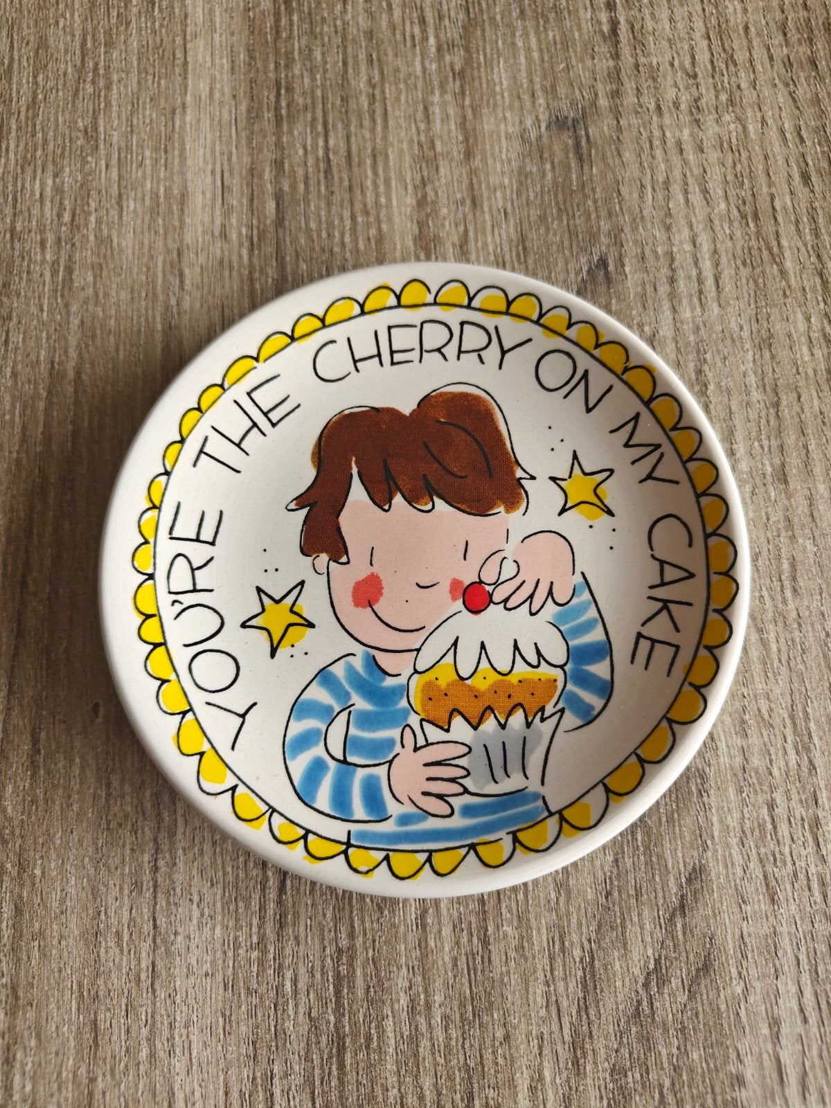 Blond Amsterdam Petit Four You're The Cherry OnMy Cake ⌀12cm, Nieuw, Ophalen of Verzenden, Schaal of Schalen, Modern