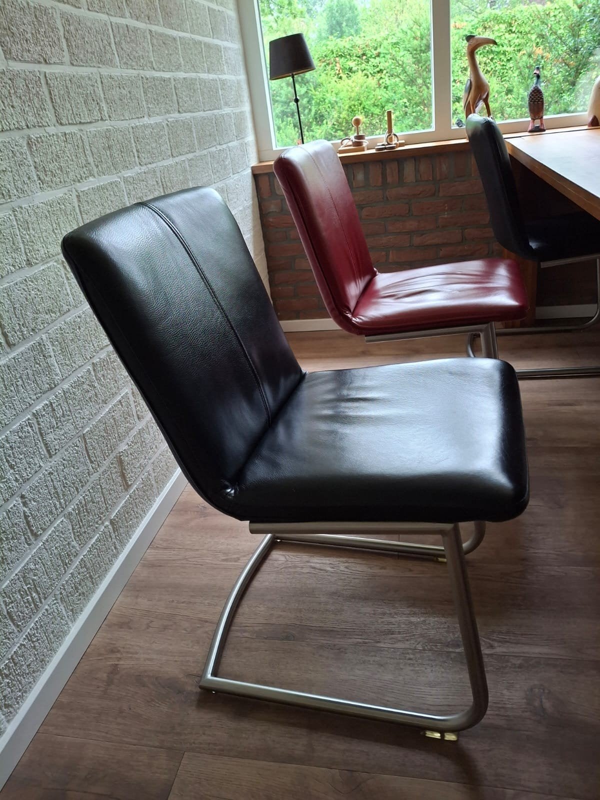 8x Henders & Hazel eetkamerstoelen (4x rood, 4x zwart), Huis en Inrichting, Stoelen, Ophalen, Gebruikt, Leer, Vijf, Zes of meer stoelen
