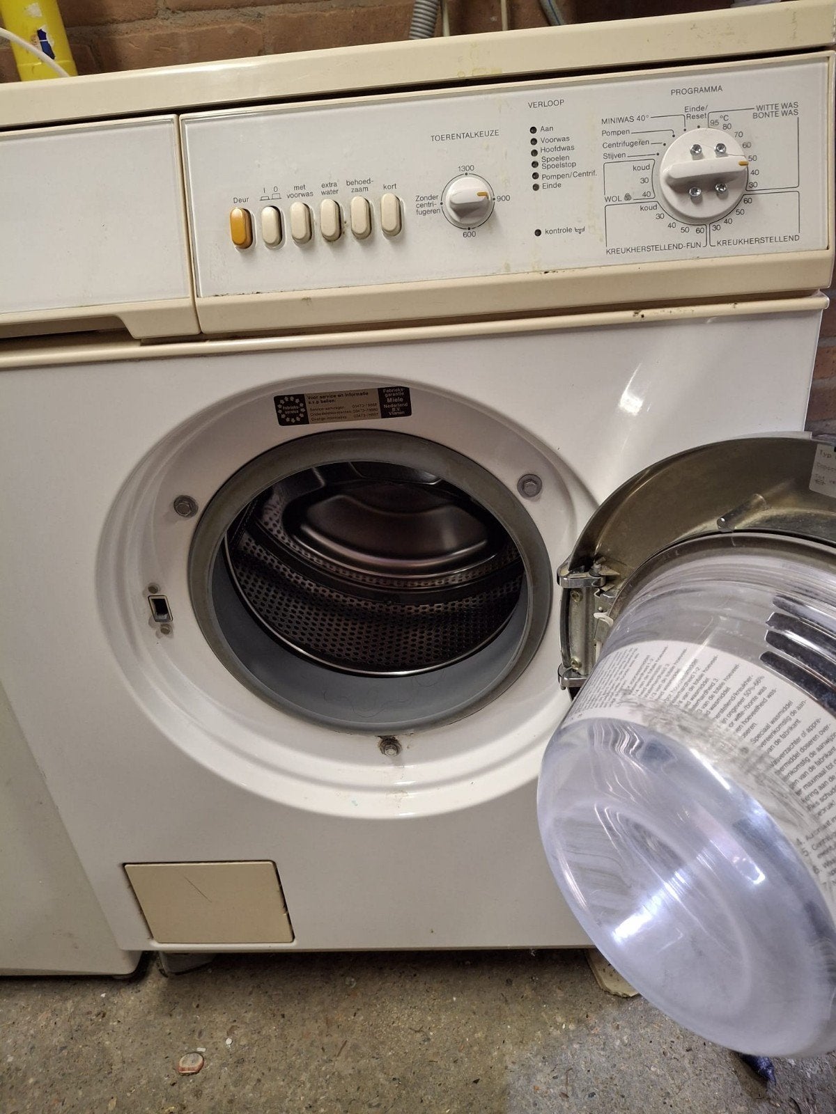 Miele Wasmachine - Werkt goed, lekt licht, Ophalen of Verzenden, Gebruikt, 1200 tot 1600 toeren, 85 tot 90 cm