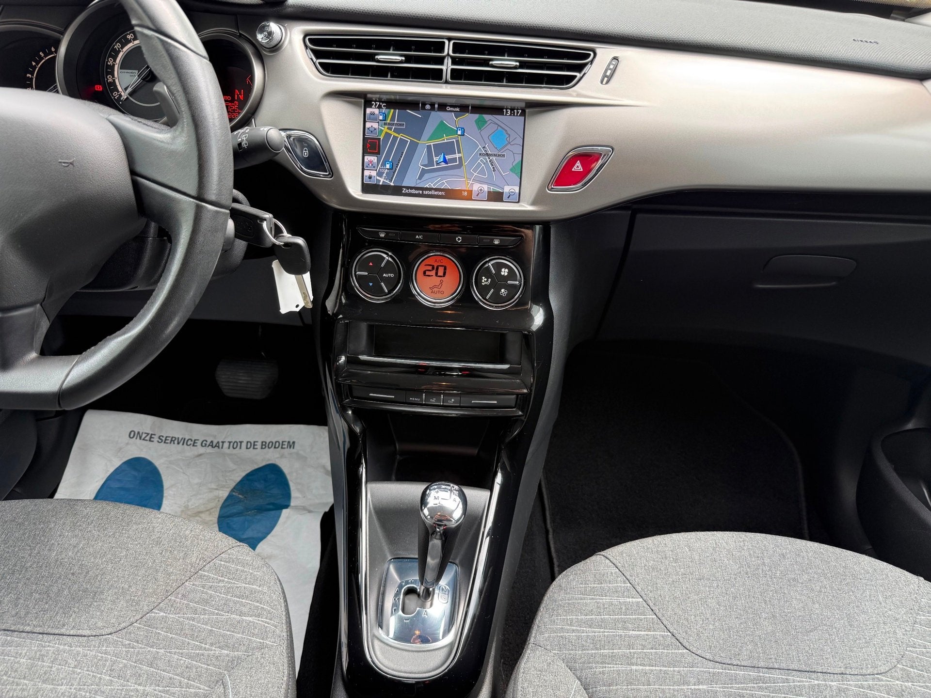 Citroen C3 1.2 PureTech Selection AUT ECC/PDC/CAM/LMV16/NAVI, Auto's, Citroën, 12 maanden, Gebruikt, 1199 cc, 82 pk