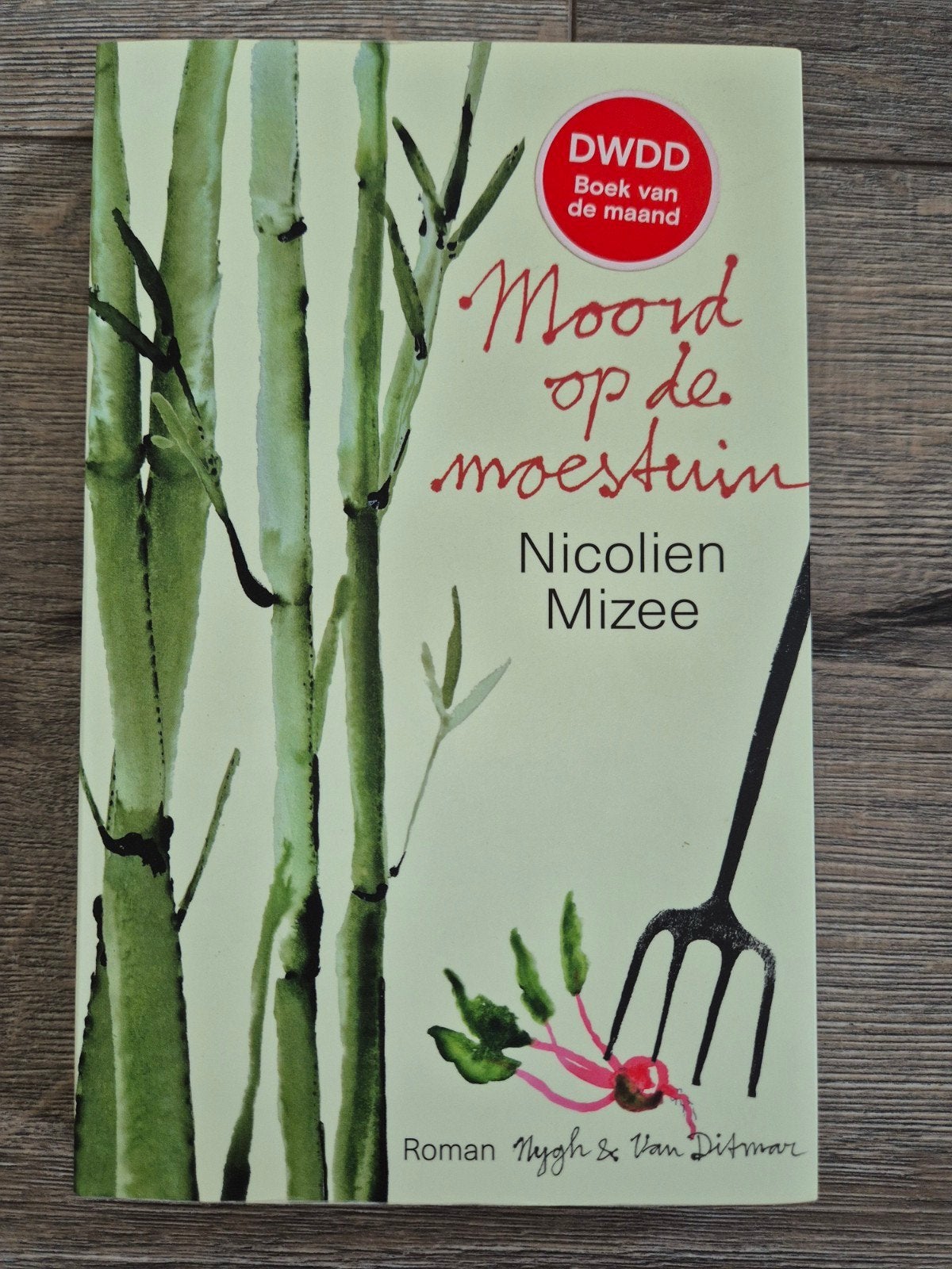 Moord op de moestuin - Nicolien Mizee (Roman), Ophalen of Verzenden, Gelezen, Nicolien Mizee, Nederland