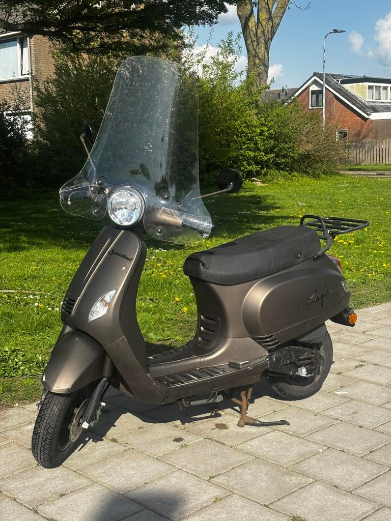 Capri scooter, Fietsen en Brommers, Snorfietsen en Snorscooters, Ophalen of Verzenden, Zo goed als nieuw, Benzine, Overige merken