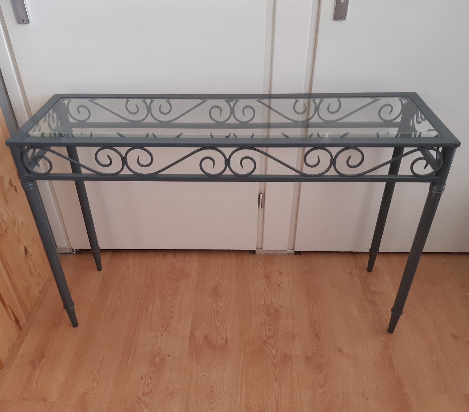 Sidetable Metaal met Glazen Blad, Huis en Inrichting, Tafels | Sidetables, Ophalen, 100 tot 150 cm, Metaal, 25 tot 50 cm