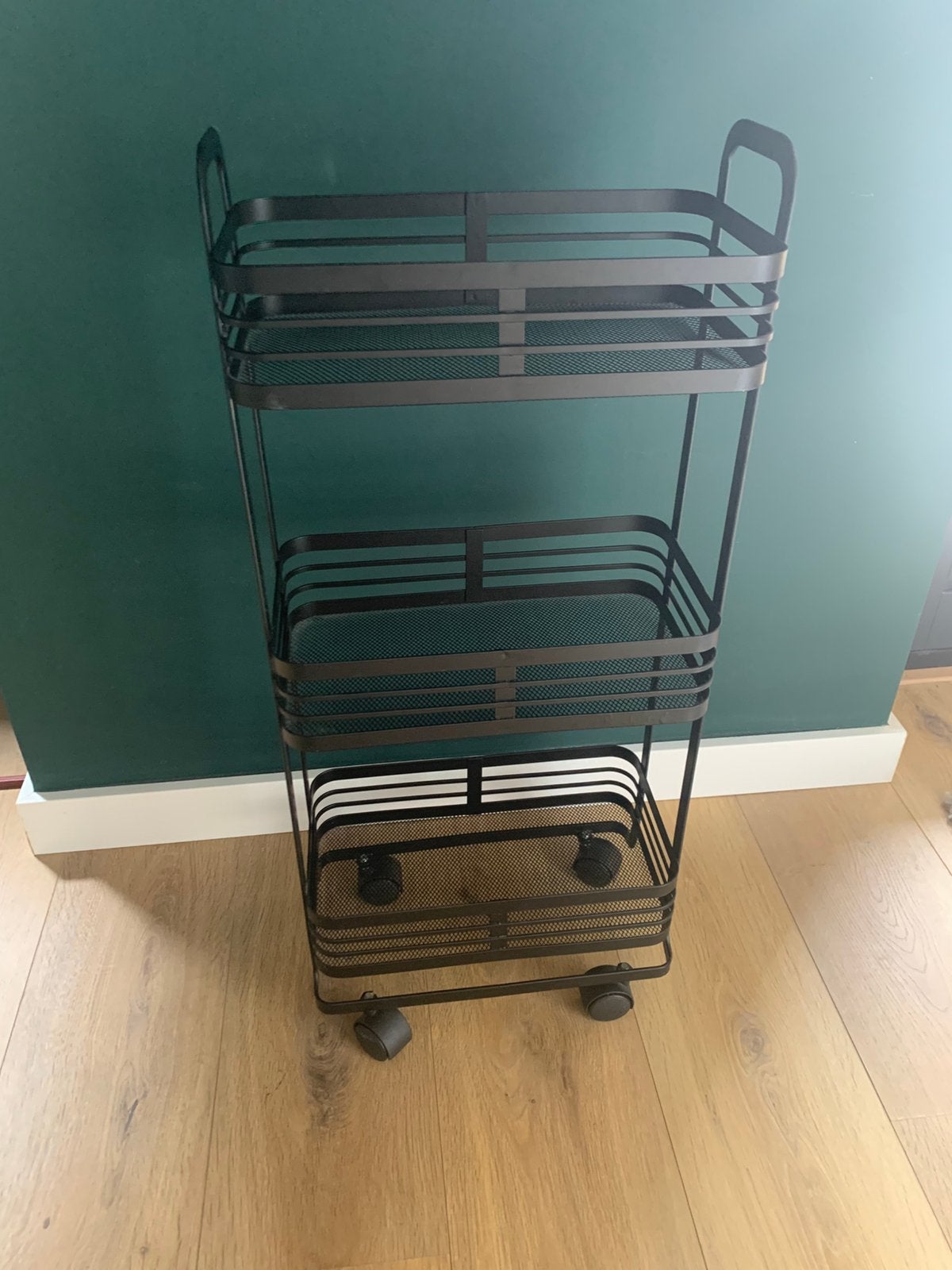 Kwantum trolley tafeltje zwart 3 etages wielen zgan, Ophalen, Minder dan 55 cm, Metaal of Aluminium, Zo goed als nieuw