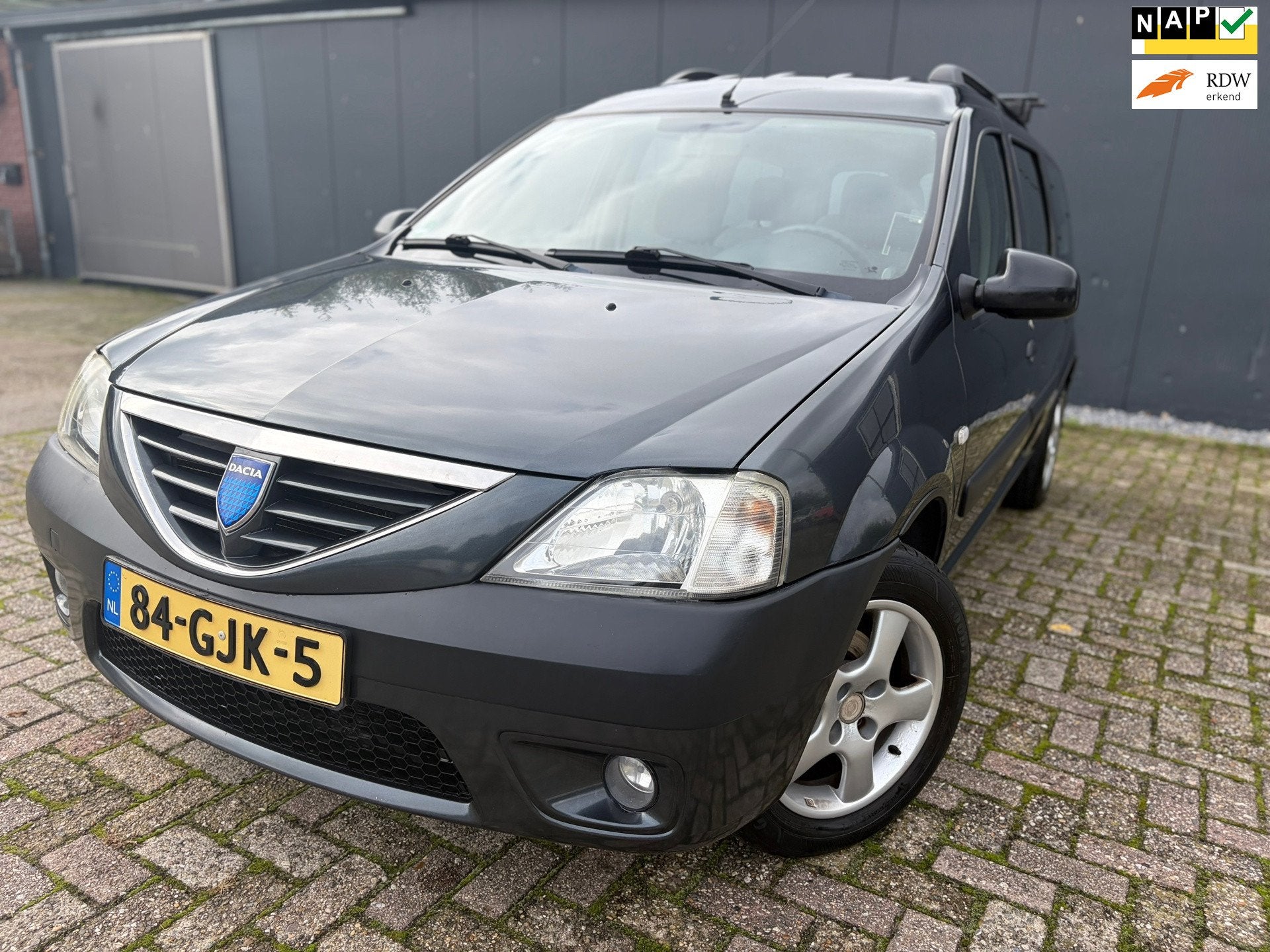 Dacia Logan MCV 1.6-16VLauréate 7p/1e Eig!/Airco/P.sensor/A, Auto's, Stof, Gebruikt, 7 stoelen, Origineel Nederlands