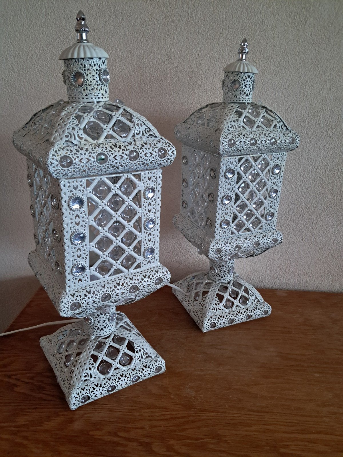Set van twee witte Arabische lantaarnlampen., Met schakelaar, Kunststof, E14 (klein), Nieuw