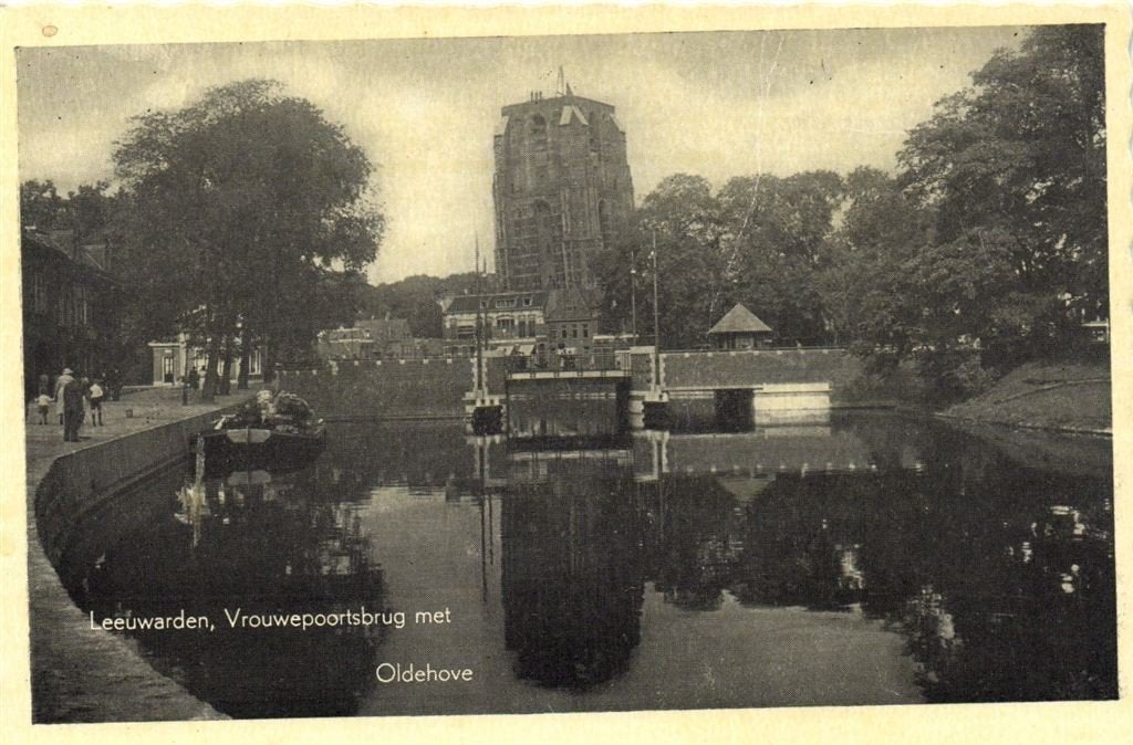 Leeuwarden, Vrouwepoortsbrug met Oldehove - ongelopen, Verzamelen, Ophalen of Verzenden, 1940 tot 1960, Ongelopen, Friesland