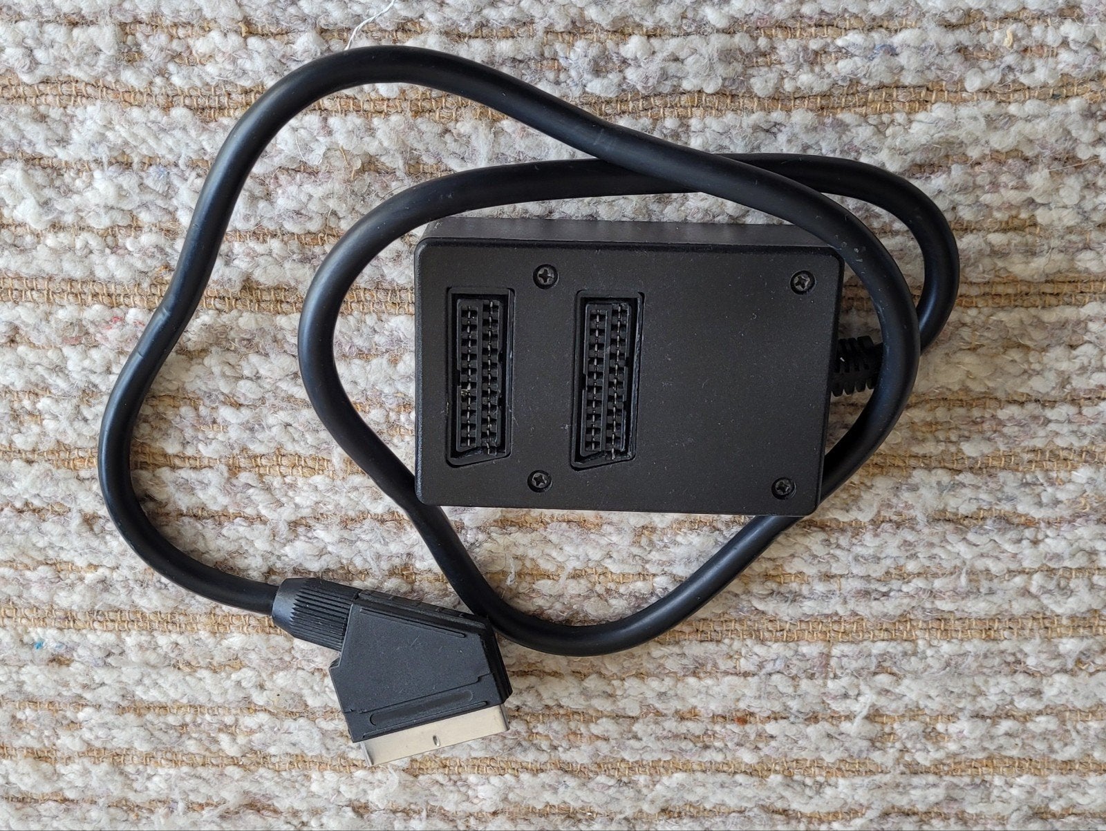 Scart verdeelstekker - 1 naar 2 scart aansluitingen, Ophalen of Verzenden, Gebruikt, Minder dan 2 meter, Scartkabel