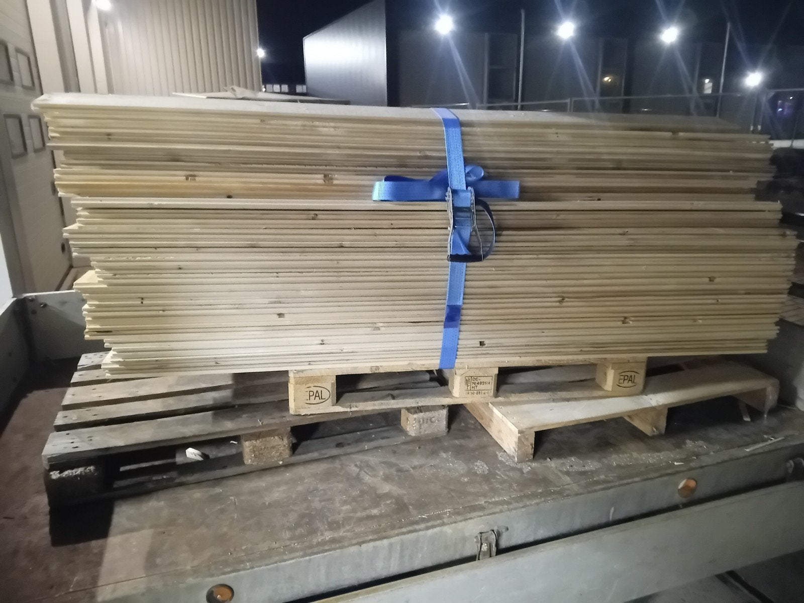 Planken met messing en groef - 130 stuks, Ophalen, Gebruikt, Minder dan 25 mm, 200 tot 250 cm
