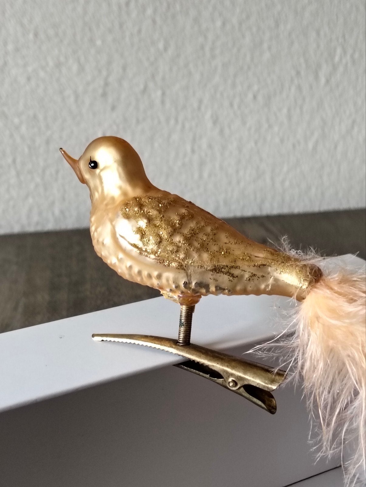 vintage kerstversiering goudkleurige vogel op knijper, Diversen, Kerst, Ophalen of Verzenden, Gebruikt