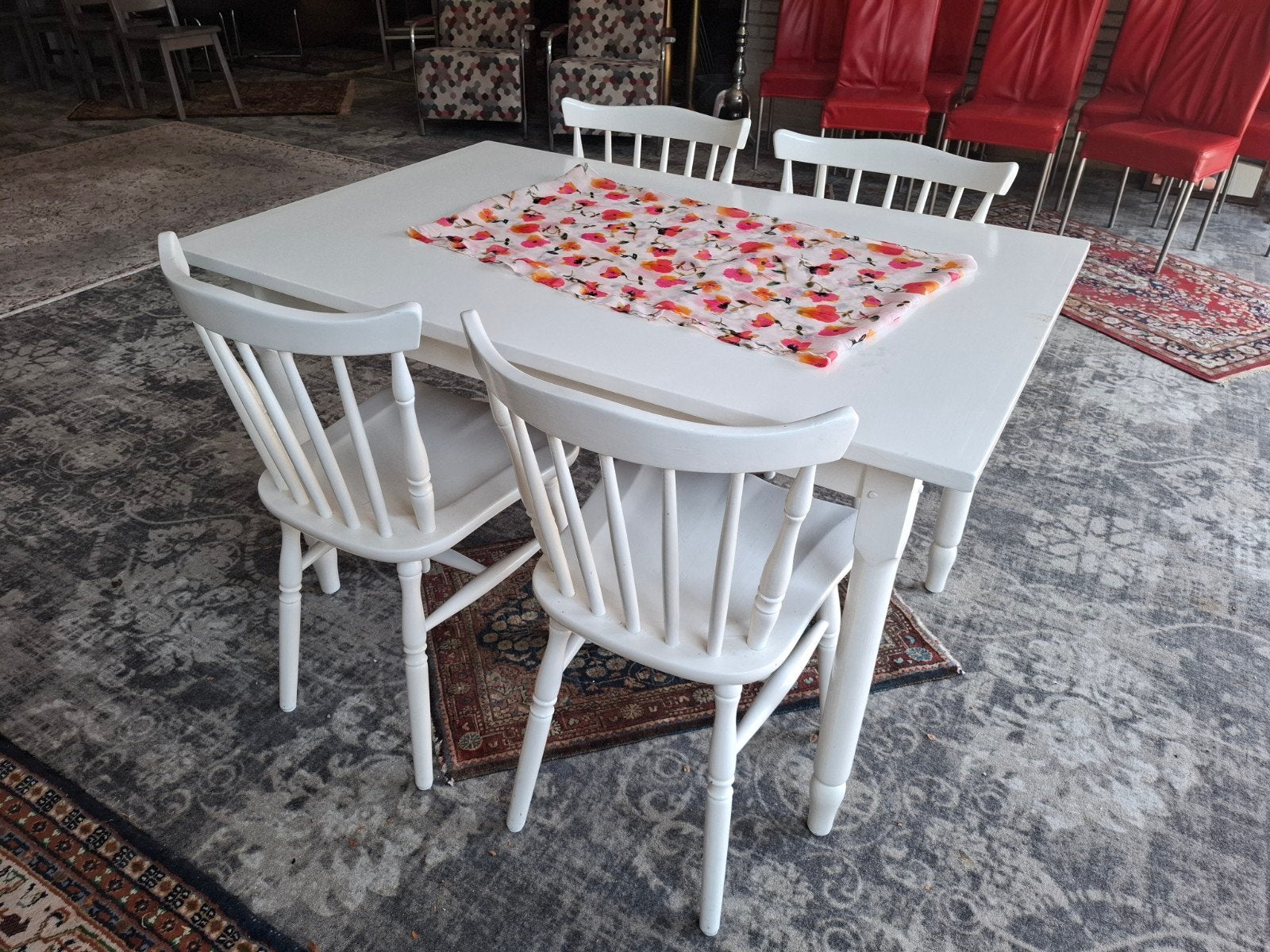 Leuke compacte wit houten eettafel met stoelen. Zie omschr,, Ophalen, Gebruikt, 4 tot 6 stoelen