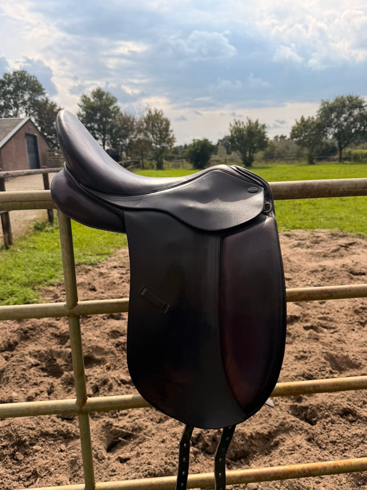Bruin Euroriding dressuur zadel, Gebruikt, Dressuur, M (17 inch), Ophalen of Verzenden