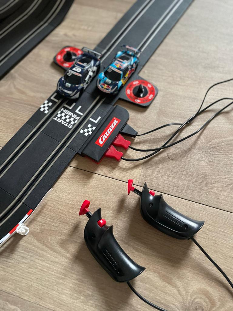 Carrera autoracebaan met looping en twee auto's, Carrera, Ophalen of Verzenden, Met looping, Elektrisch