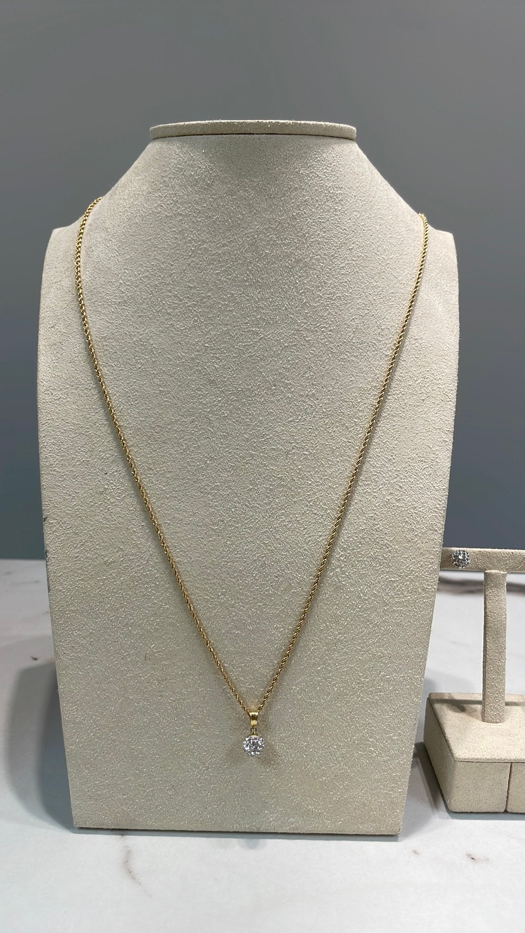 Dames 18k gouden rope ketting met oorbellen en diamant, Nieuw, Ophalen of Verzenden, Met edelsteen, Knopjes of Stekers