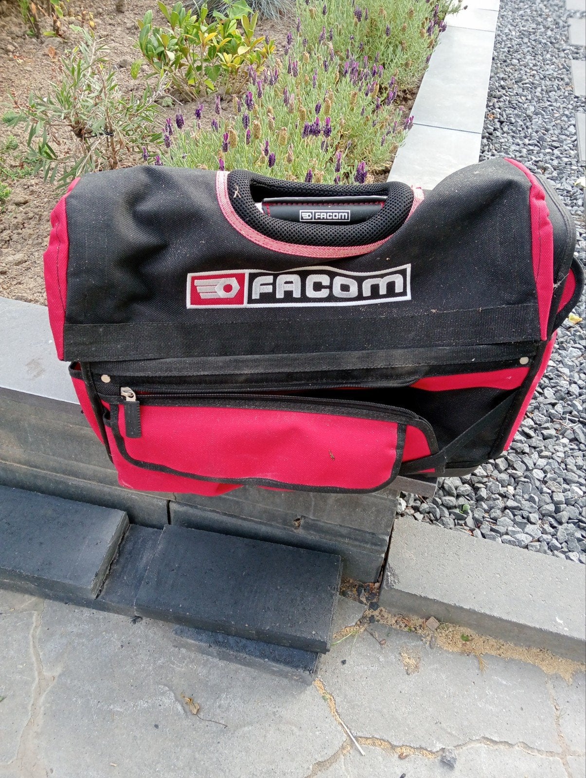 Facom gereedschapstas, Ophalen