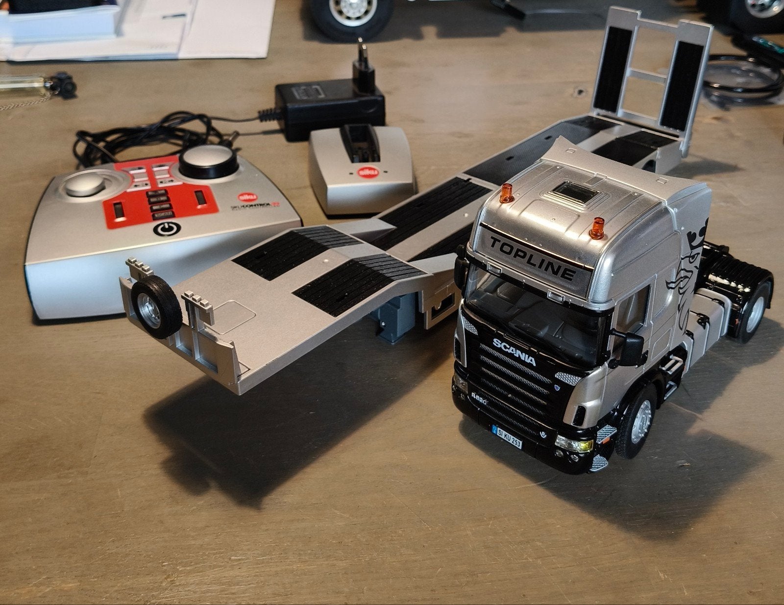 Siku Control Scania met dieplader, Ophalen of Verzenden, Zo goed als nieuw