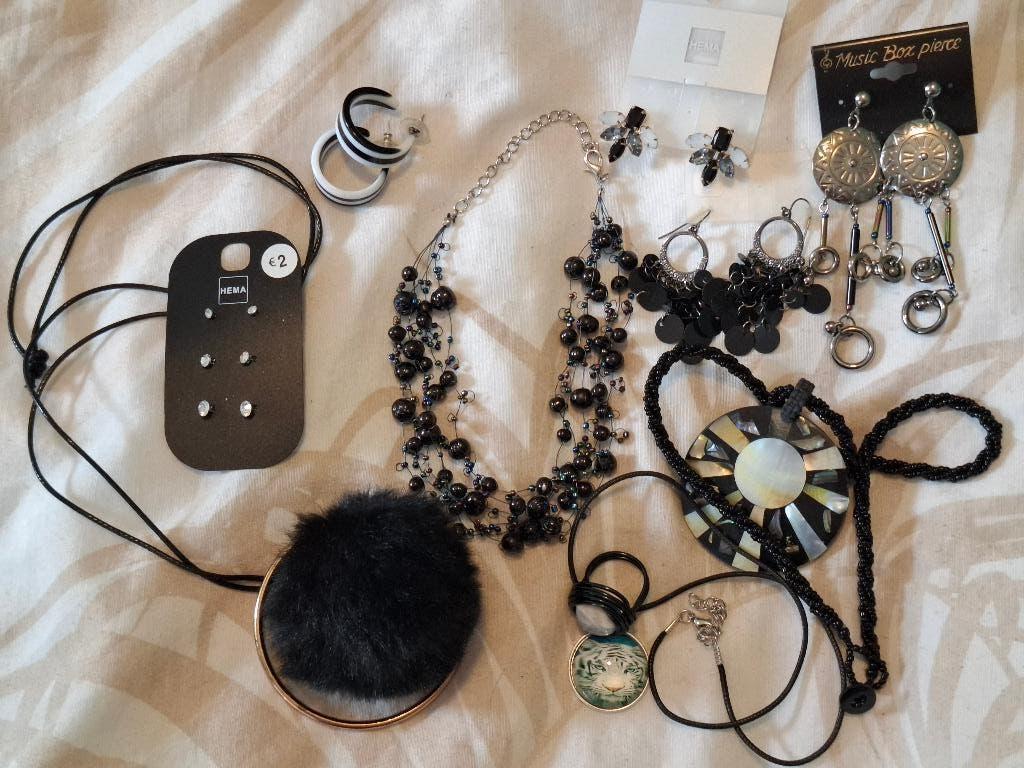 Kleine PARTIJ sieraden 3,50 euro, Sieraden, Tassen en Uiterlijk, Oorbellen, Zo goed als nieuw, Overige materialen, Overige kleuren