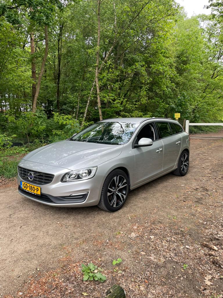 Volvo V60 2.0 T5  Kinetic R-design, Auto's, Volvo, Particulier, V60, Achteruitrijcamera, Airbags, Airconditioning, Alarm, Automatische klimaatregeling