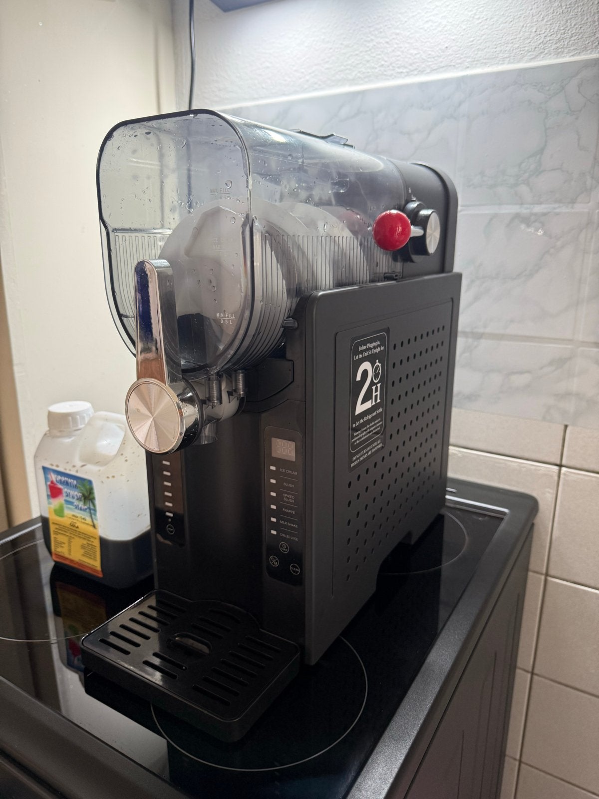 Slushmachine met siroop - Perfect voor feestjes!, Ophalen, Zo goed als nieuw