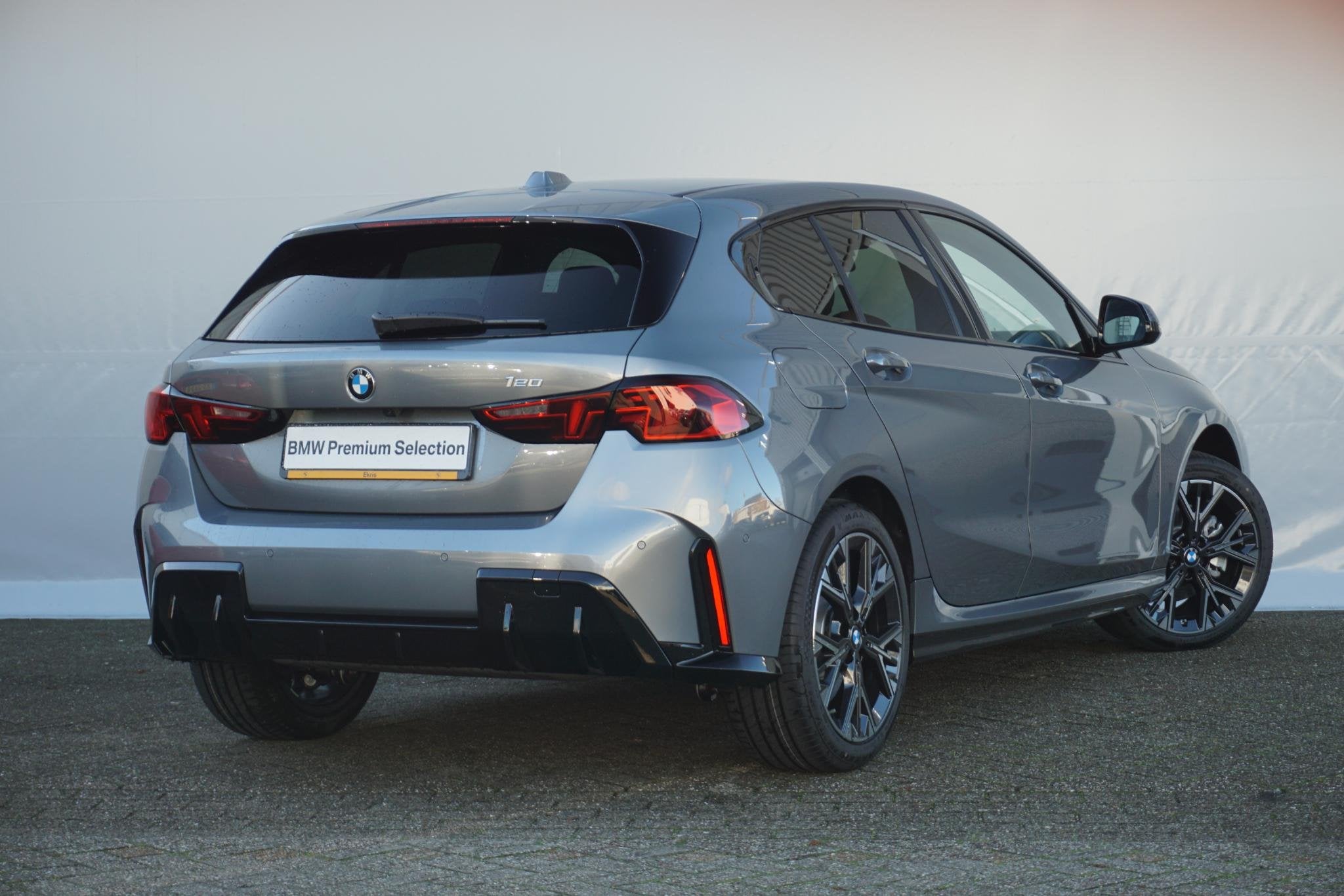 BMW 1 Serie 5-deurs 120 M Sport Design Edition 18'' / Sports, Stof, Euro 6, Met garantie (alle), Origineel Nederlands