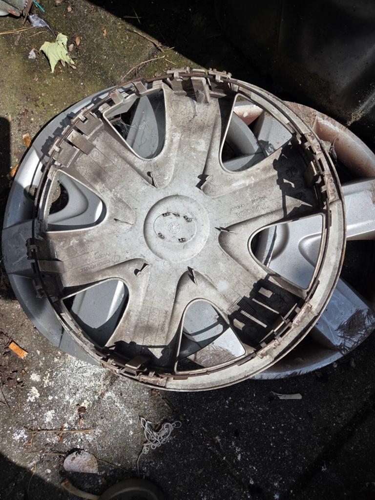 Originele Toyota Aygo wieldoppen (3 stuks), Ophalen of Verzenden, Gebruikt