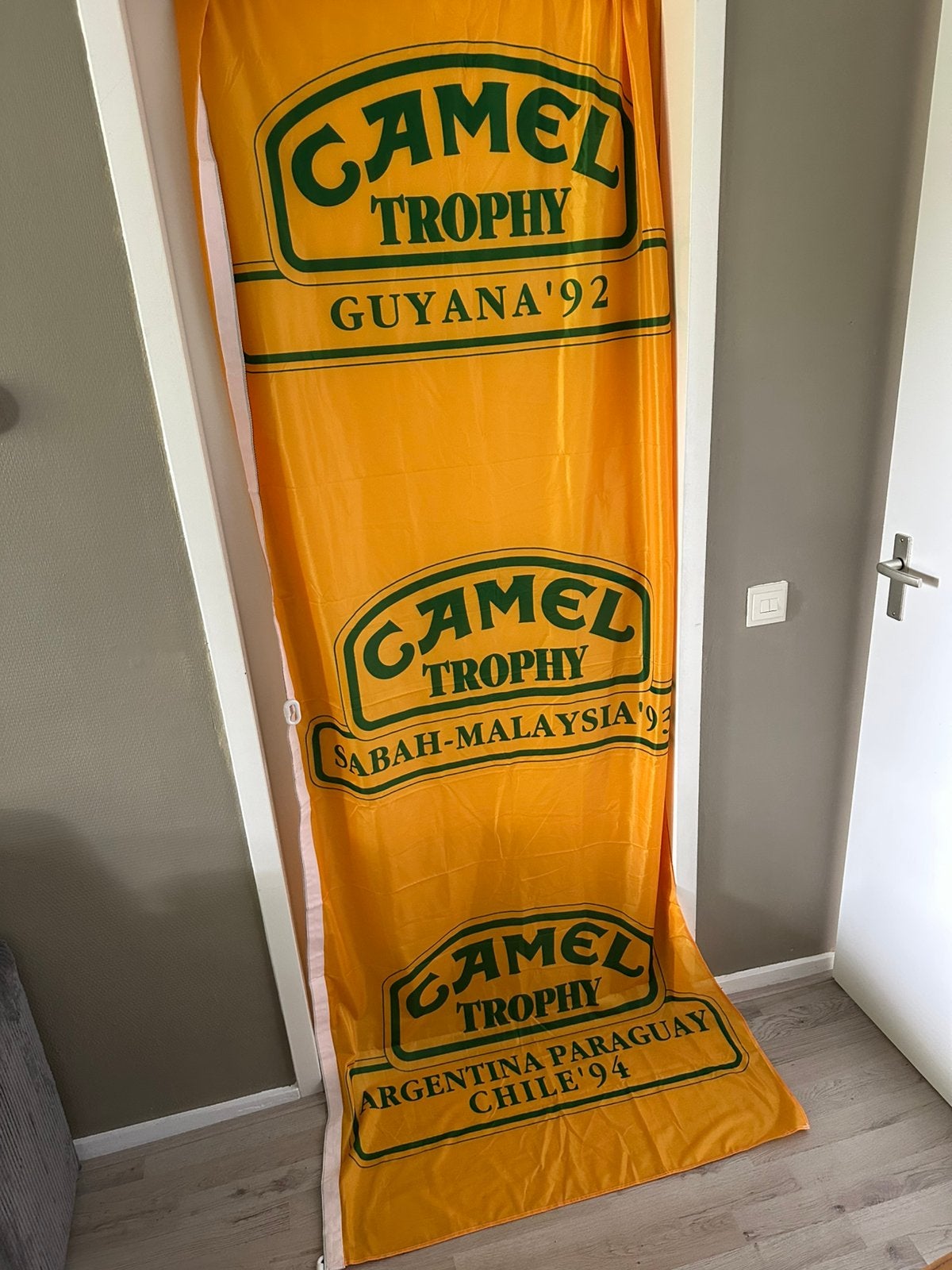 Originele Camel trophy Guyana 1992 vlag banner mancave, Ophalen of Verzenden, Nieuw, Reclamebord
