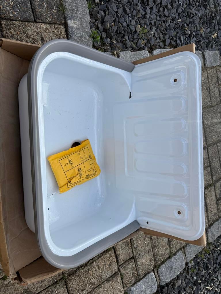 Nieuwe uitstortgootsteen, ideaal voor garage of bijkeuken, Doe-het-zelf en Verbouw, Ophalen of Verzenden, Nieuw, Overige typen
