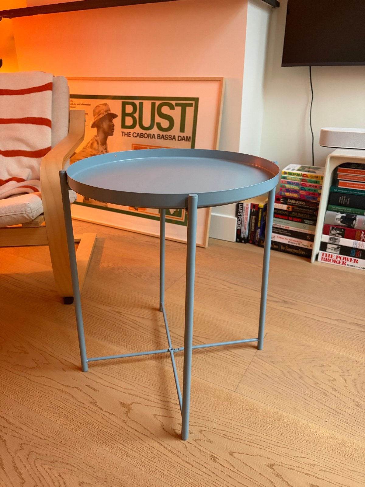 IKEA Gladom bijzettafel in lichtblauw - 45x53 cm, Minder dan 55 cm, Metaal of Aluminium, Rond, Zo goed als nieuw