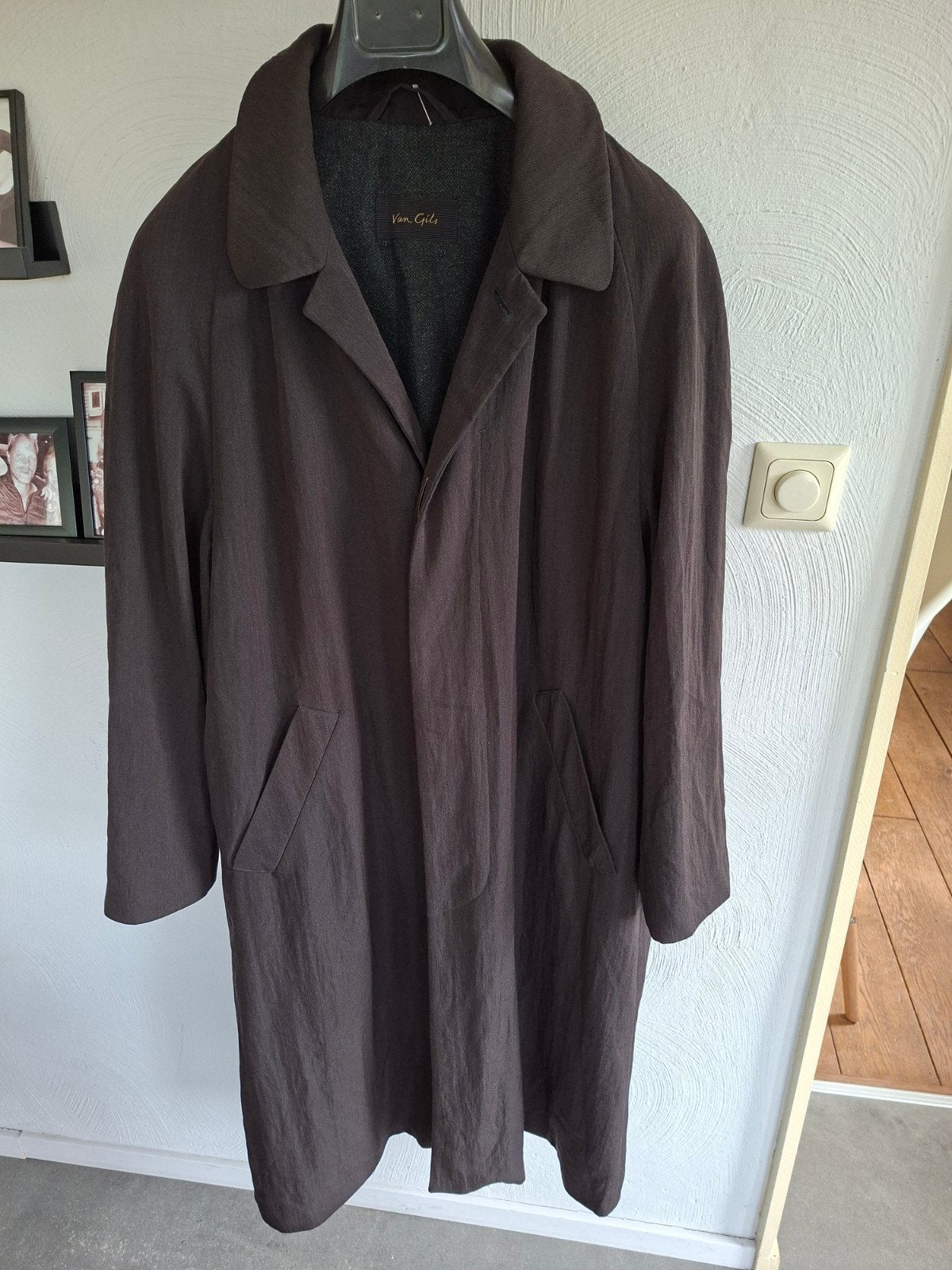 Mooie licht zwarte lange heren jas van Van Gils mt 48, Kleding | Heren, Jassen | Zomer, Ophalen of Verzenden, Zo goed als nieuw