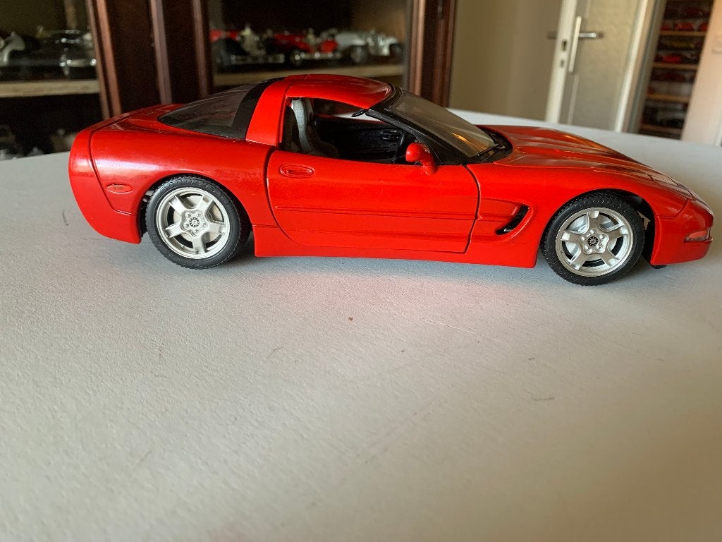 model auto chervronlet ce corvet 1\18, Ophalen of Verzenden, Zo goed als nieuw, Auto, Bburago