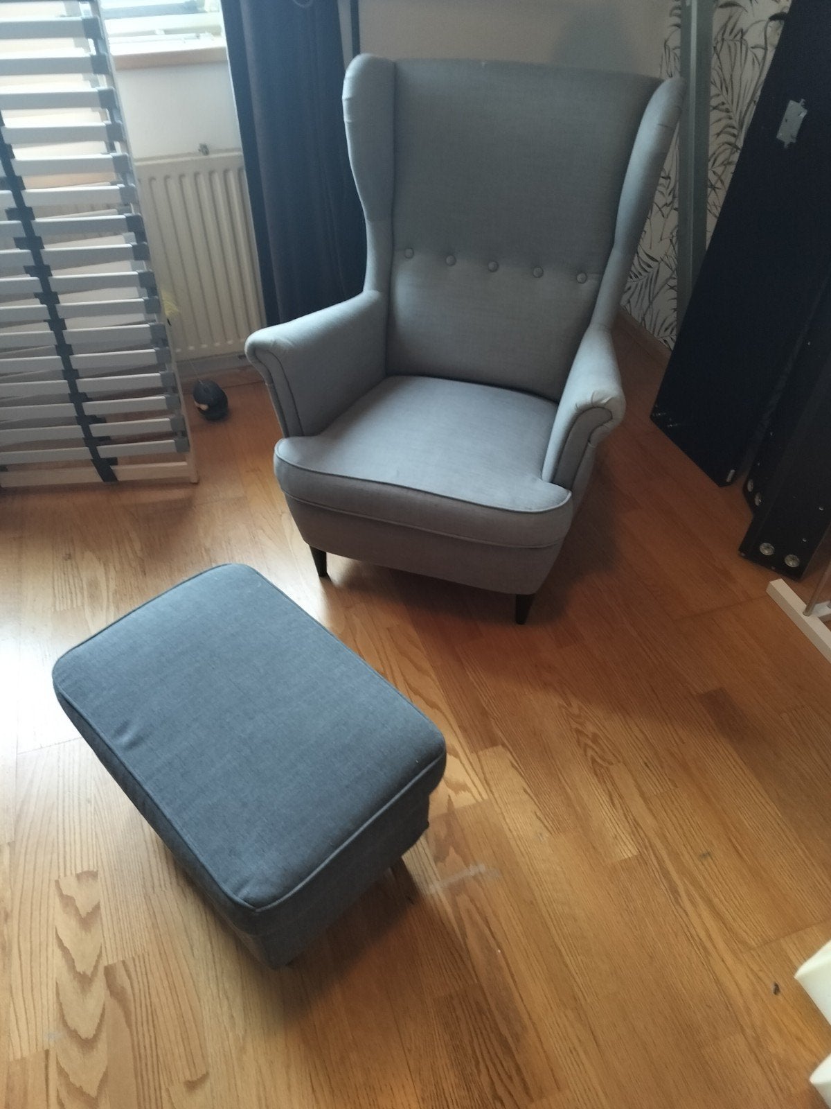 Ikea oorfauteuil en voetenbankje - Grijs, Ophalen, Modern, Comfortabel, Gebruikt, 75 tot 100 cm