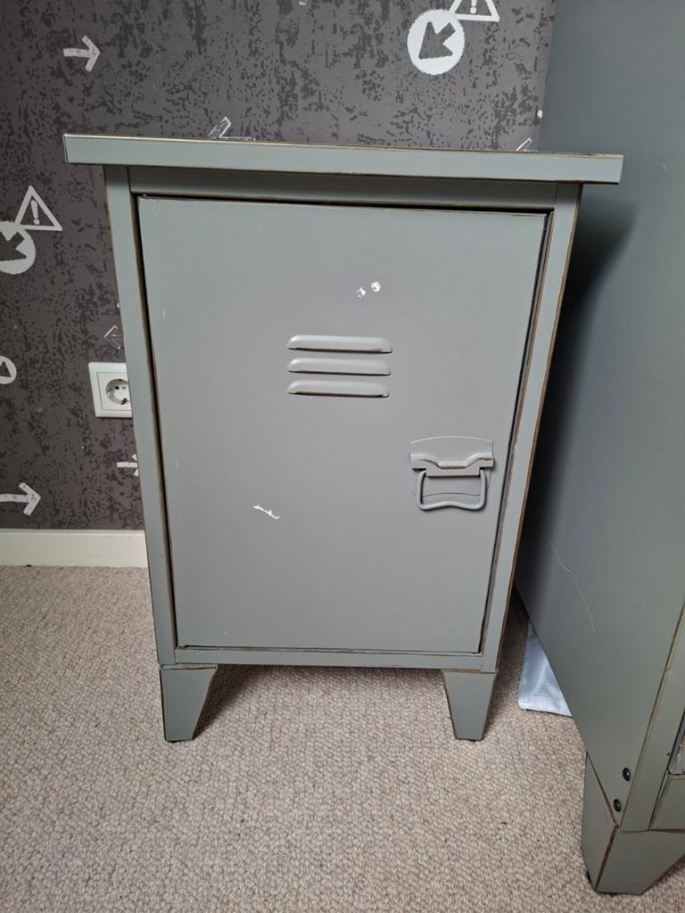 Locker nachtkastje in Grijs., Ophalen, Gebruikt, Industriëel