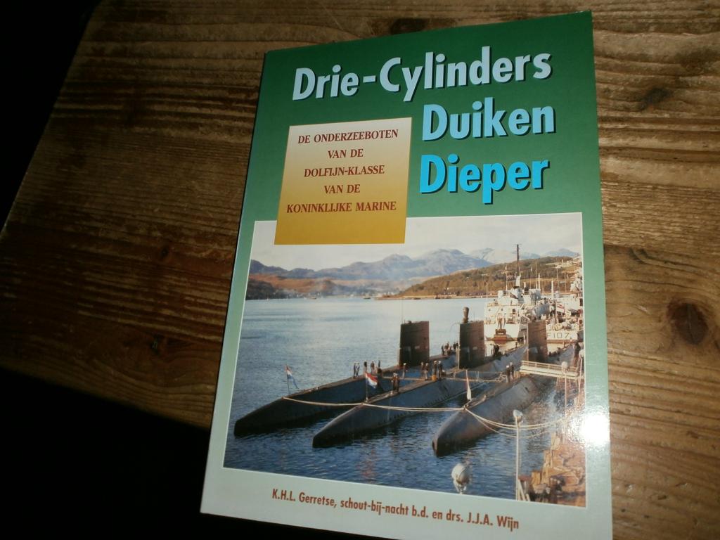 de onderzeeboten vd dolfijn-klasse vd kon mar met fotos, Ophalen of Verzenden, Tweede Wereldoorlog, Nieuw, Overige onderwerpen