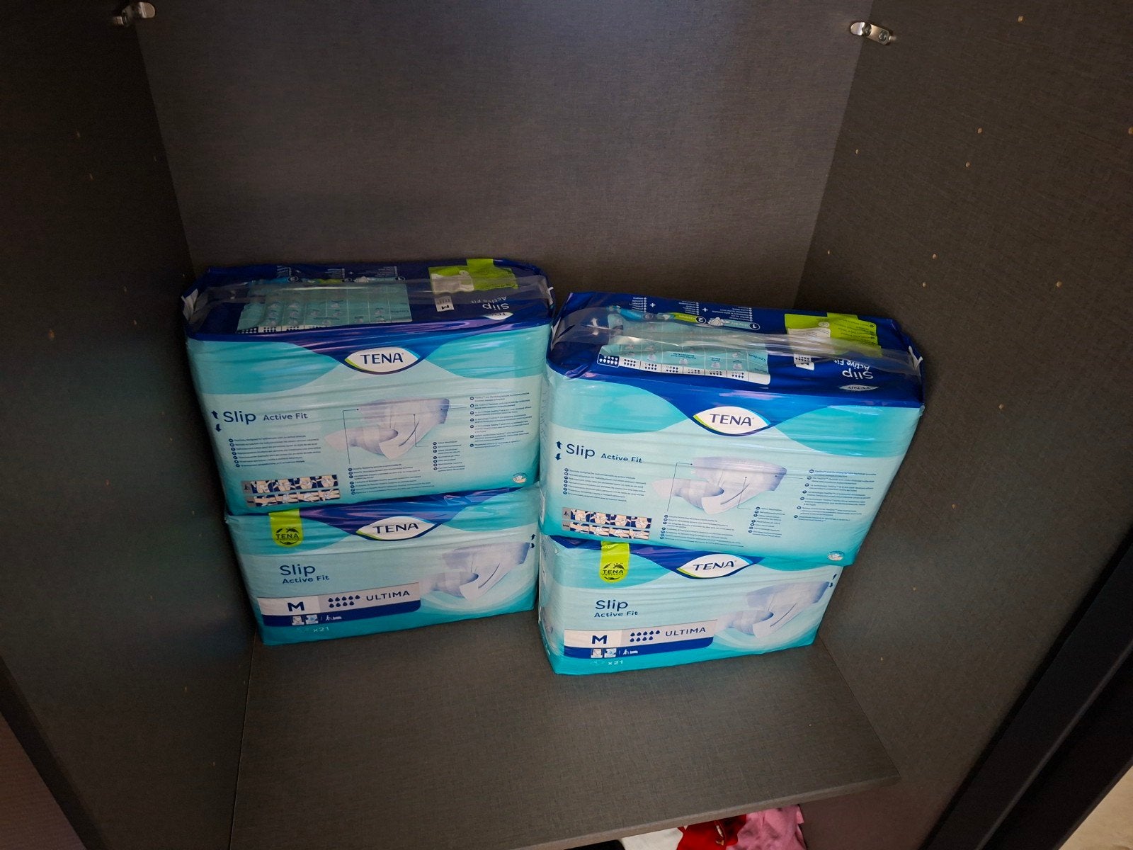 4 Pakken Tena slip active fit ultima M  in doos, Diversen, Verzenden, Nieuw