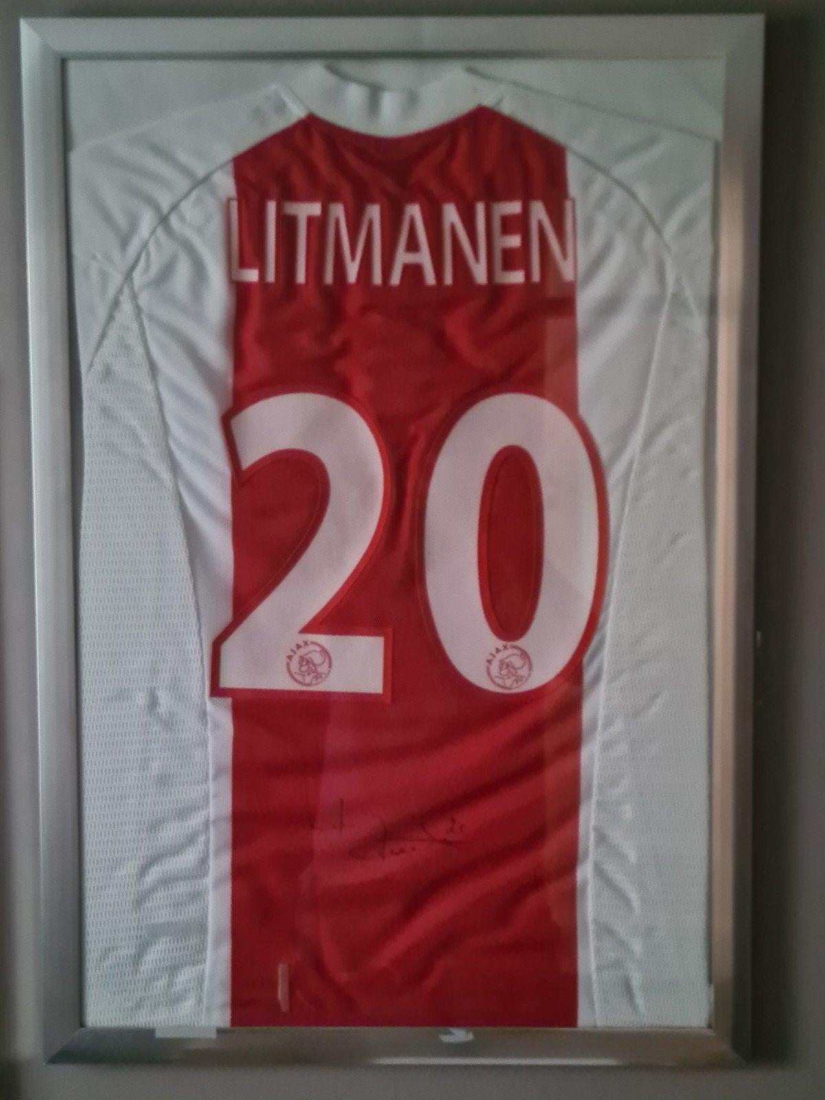Gesigneerd shirt van Jari Litmanen in foto lijst, Ophalen