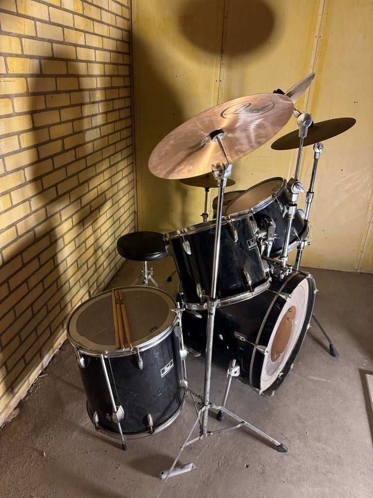 Gebruikt Pearl drumstel met Zildjian bekkens en Yamaha stand, Muziek en Instrumenten, Drumstellen en Slagwerk, Ophalen, Gebruikt