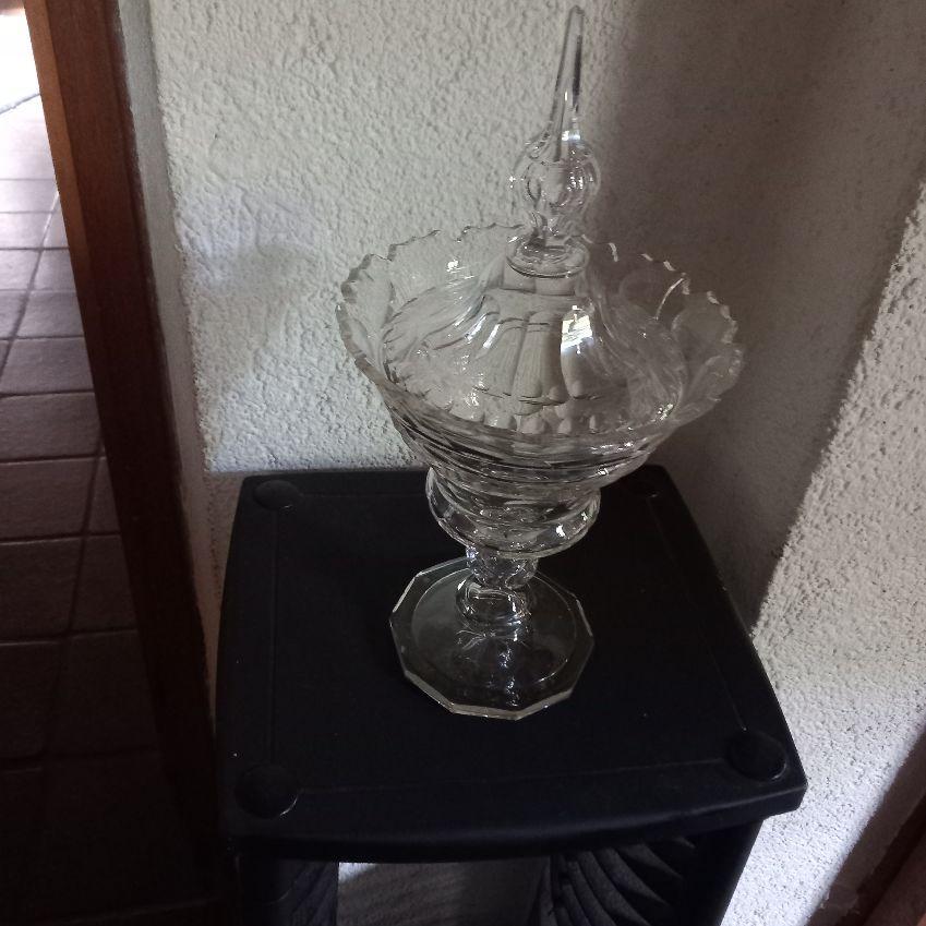 Bonbonnière op voet met fraaie deksel van geslepen glas, Ophalen of Verzenden