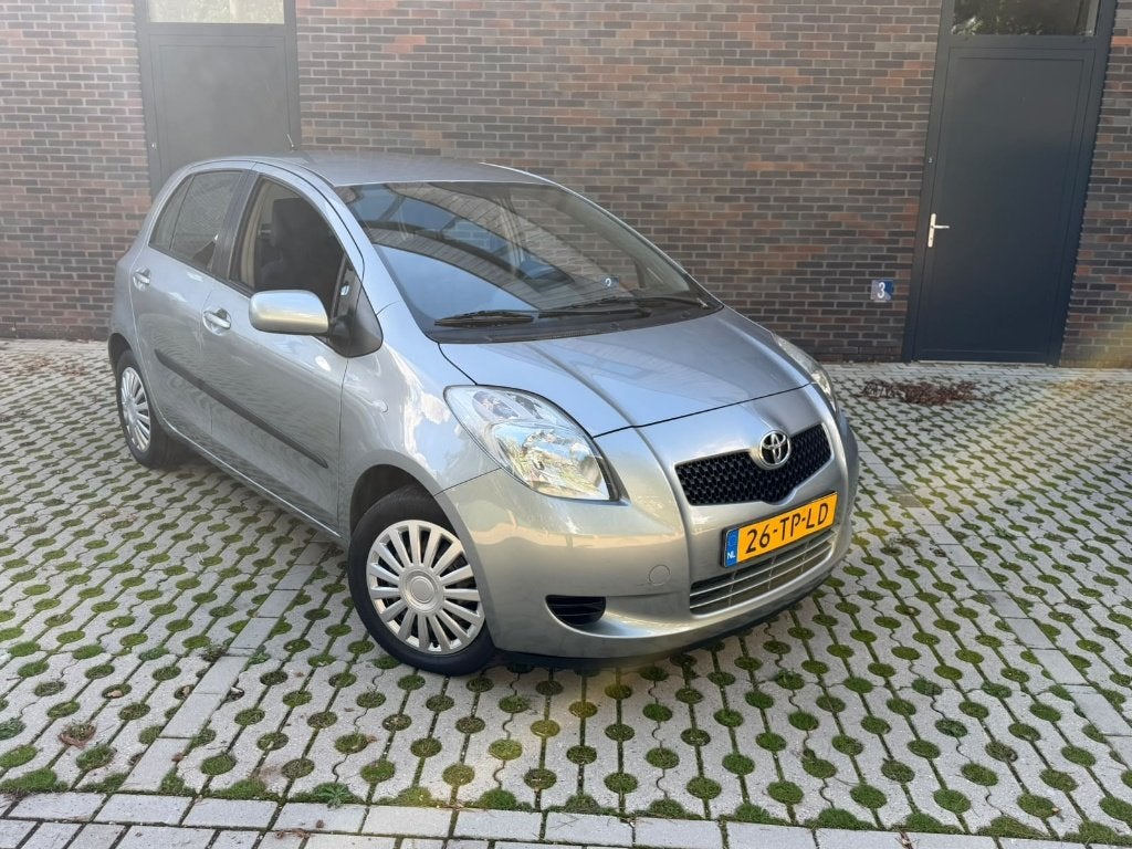 Toyota Yaris 1.3 16V Vvt-i 5DR SOL MMT 2006 Grijs Automaat