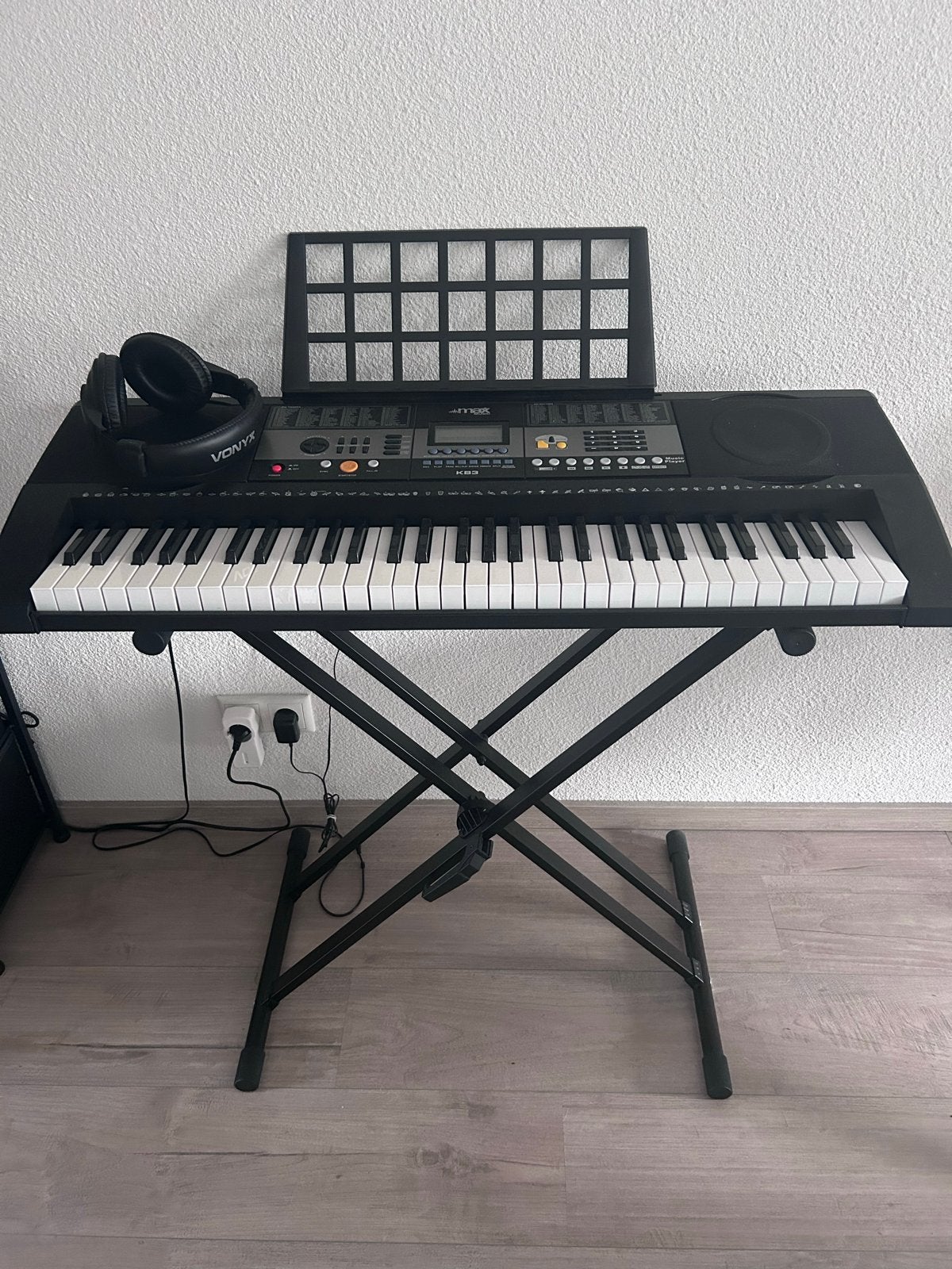 Max Music KB3 Keyboard met standaard en hoofdtelefoon, 61 toetsen, Zo goed als nieuw, Met standaard, Ophalen