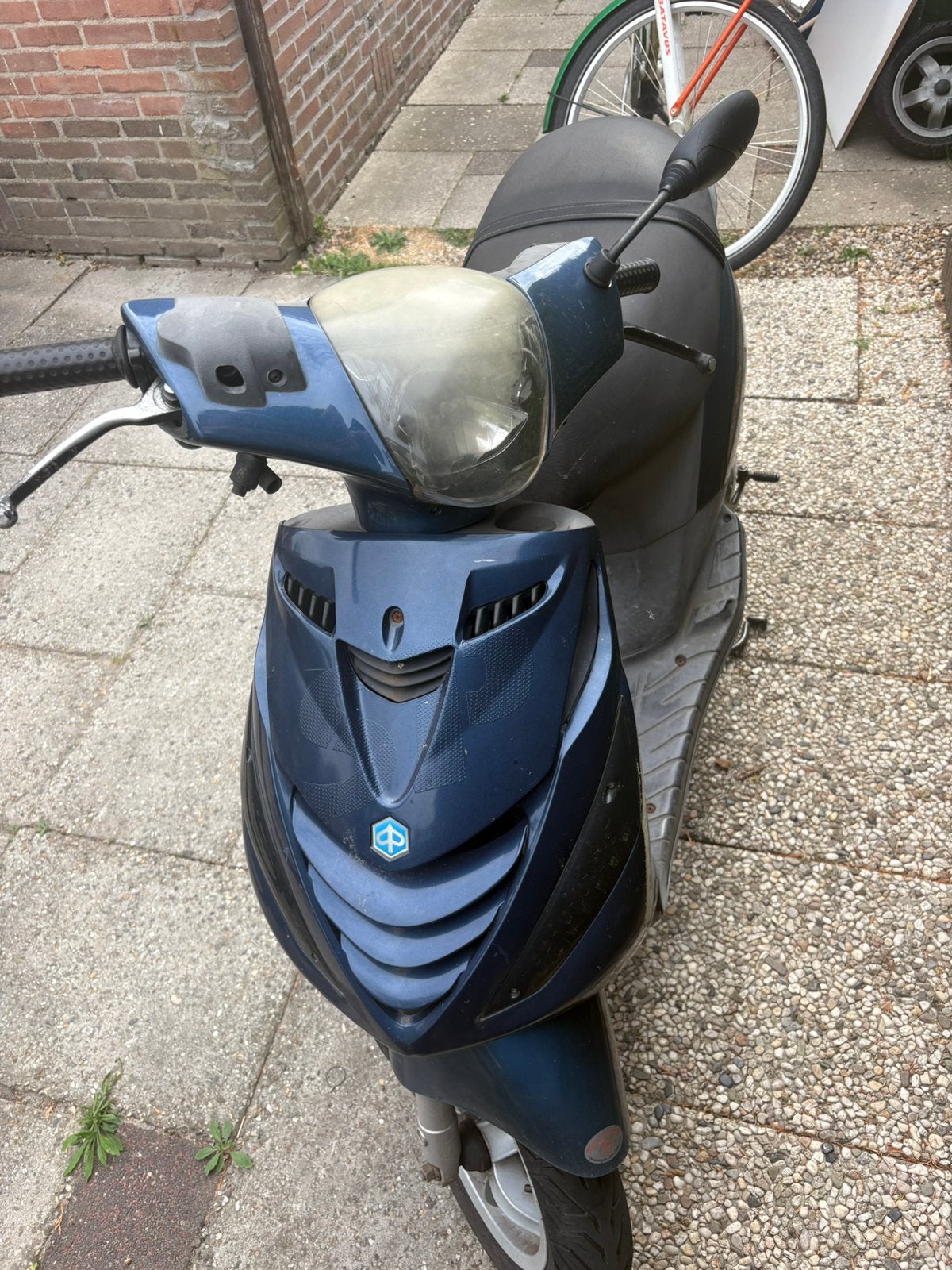 ZIP scooter 2015 heeft schade en kilometerstand niet bekend., Ophalen, Zo goed als nieuw, Benzine, Zip