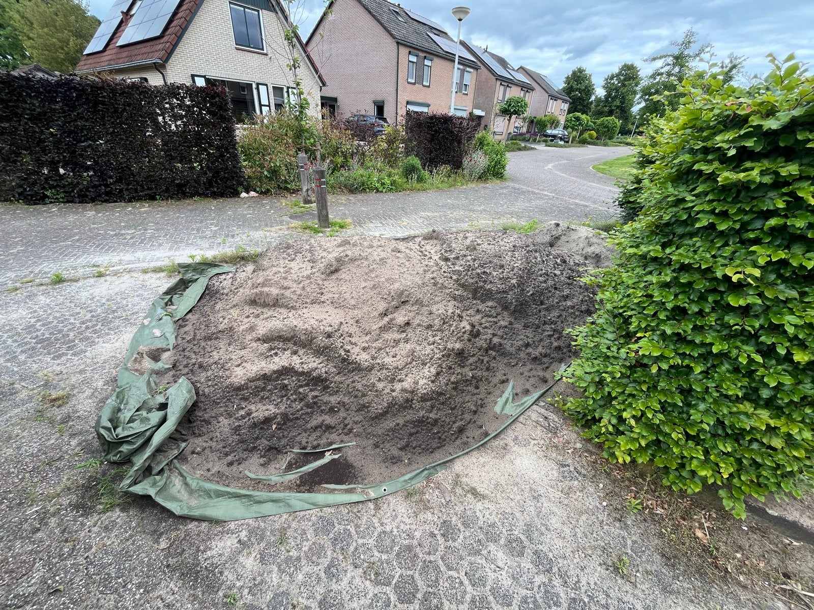 Zwart zand +/- 3 kuub gratis af te halen, Tuin en Terras, Zand, Ophalen, Gebruikt, Ophoogzand