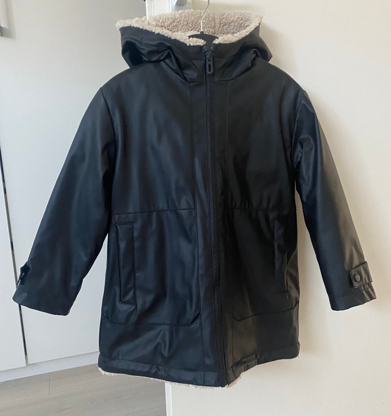 ZARA waxed regenjas met teddy zwart maat 120, Ophalen of Verzenden, Zo goed als nieuw, Meisje, Jas
