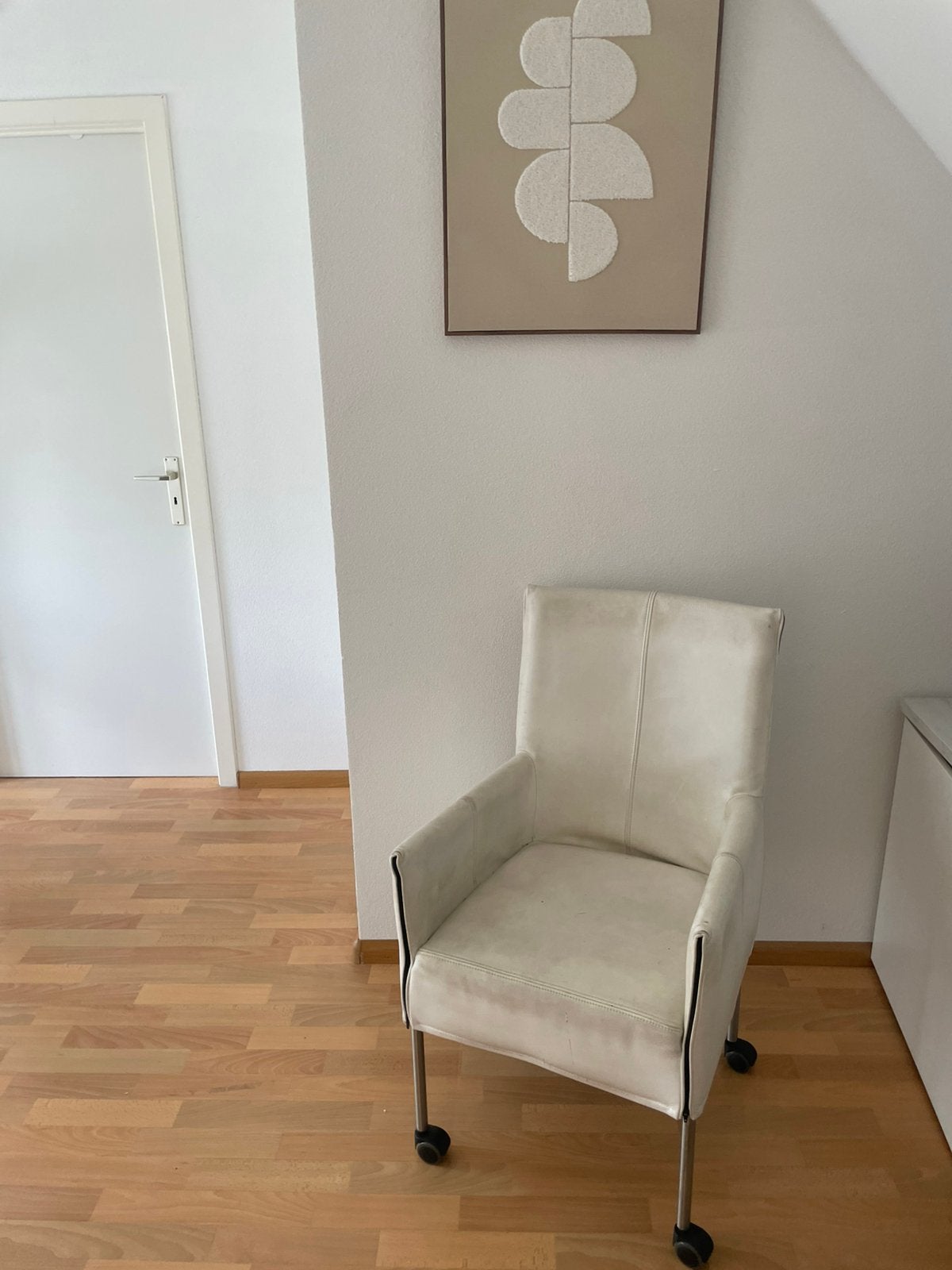 Eetkamerstoel / fauteuil leer Goossend, Ophalen, Zo goed als nieuw, Leer, 50 tot 75 cm