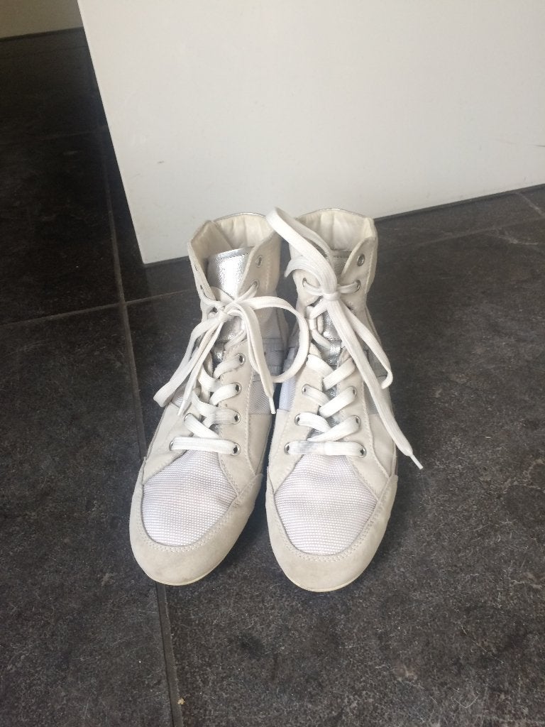 Hogan witte gympen 39 vintage, Kleding | Dames, Wit, Ophalen of Verzenden, Sneakers of Gympen, Hogan