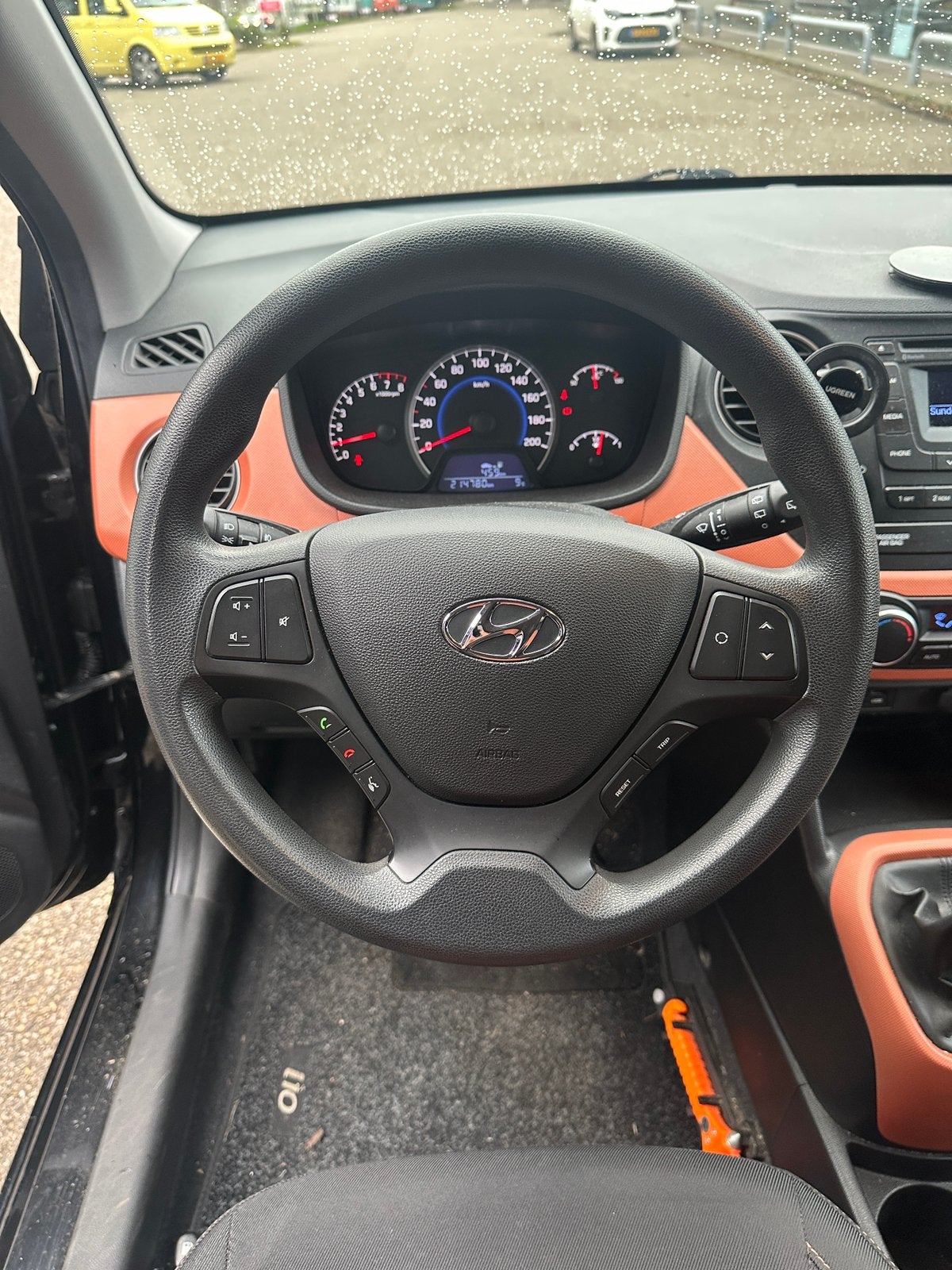 Foto 11 van Hyundai i10 1.0 5DR 2013 Zwart | Airco | Goed onderhouden |